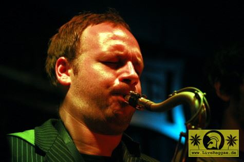 Rico Rodriques (Jam) with Soulfood International - McCormacks Ballroom, Leipzig 06. Oktober 2007 (10).jpg